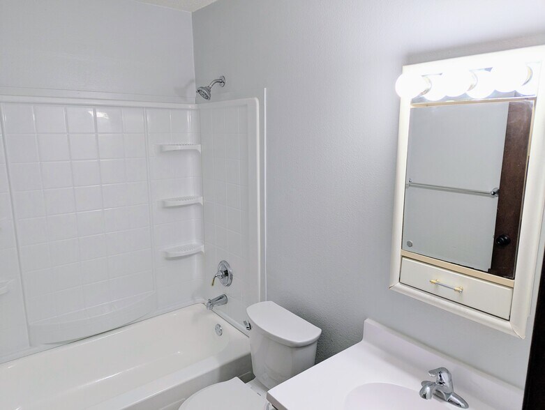 Building Photo - 182 3rd Ave