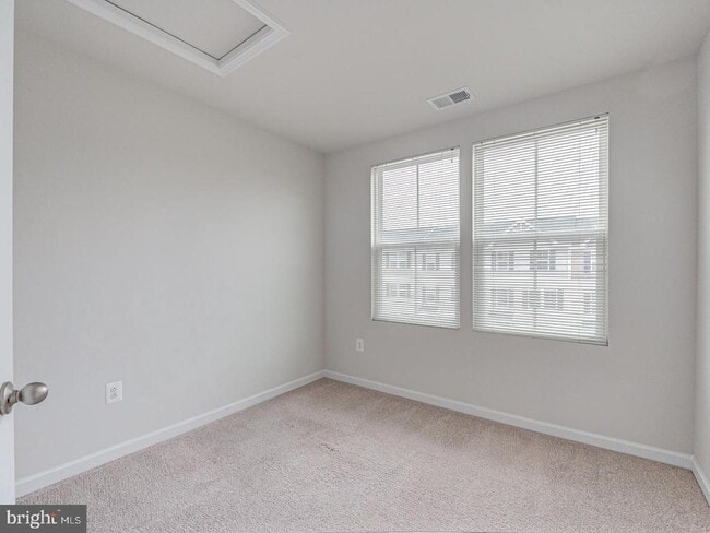 Building Photo - 290 Sage Cir
