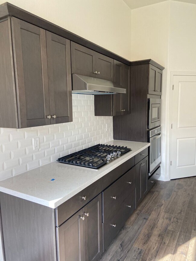 Building Photo - 4 Bedroom home located in Northside Visalia! Available Soon!