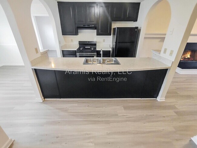 Building Photo - 6843 Saganaw Dr
