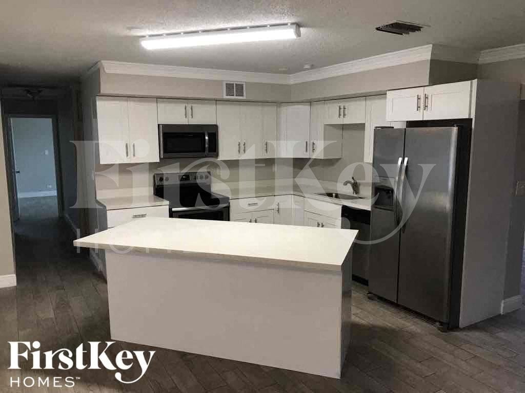 Building Photo - 4882 Pine Cone Ln