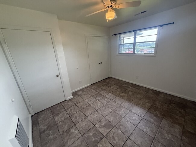 Building Photo - 903 Collinwood Ave