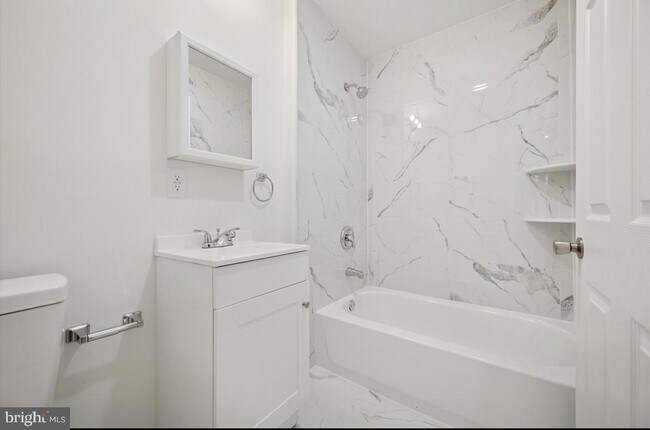 Building Photo - 887 N 46th St