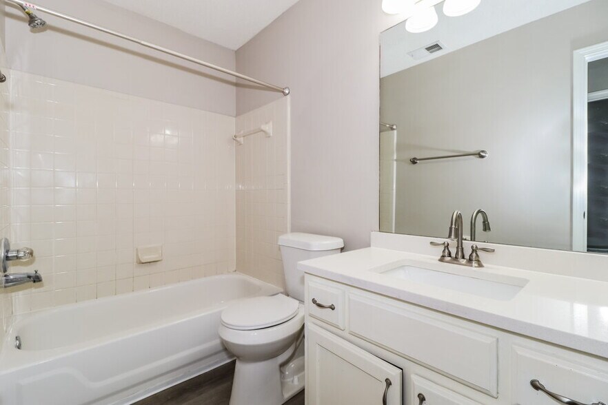 Building Photo - 2575 Country Glade Cove S