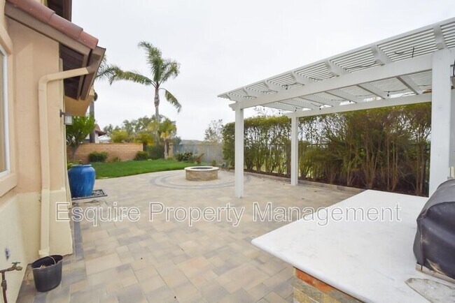 Building Photo - 2895 Diamond Dr