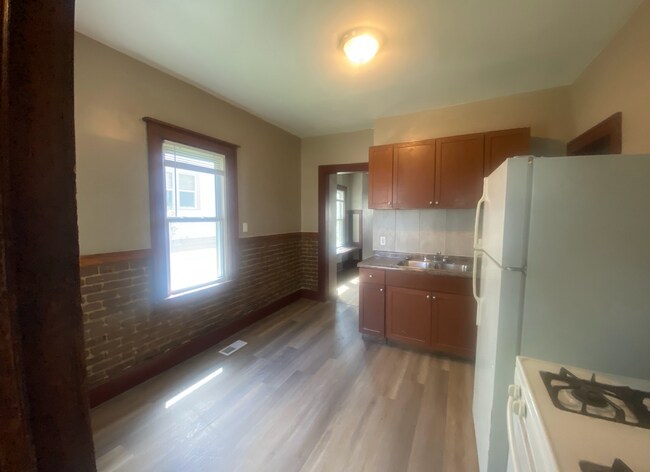 Building Photo - 3522 N Bryant Ave