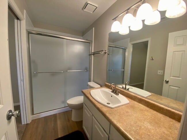 Building Photo - REMODELED TOWNHOME FOR RENT!