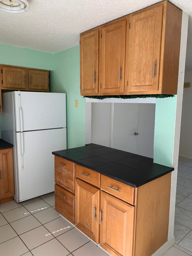 Building Photo - 2138 19th Ave SW