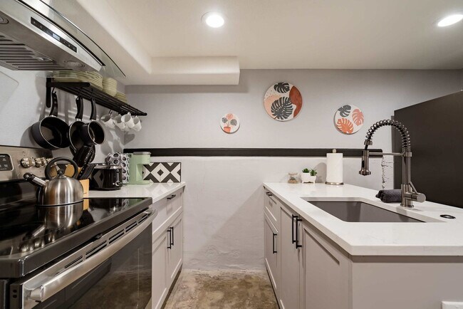 Building Photo - 1616 NW Northrup St