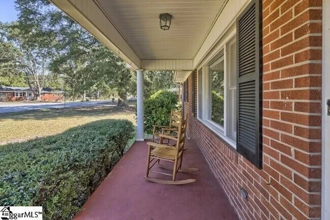 Building Photo - 414 Mapleton Dr