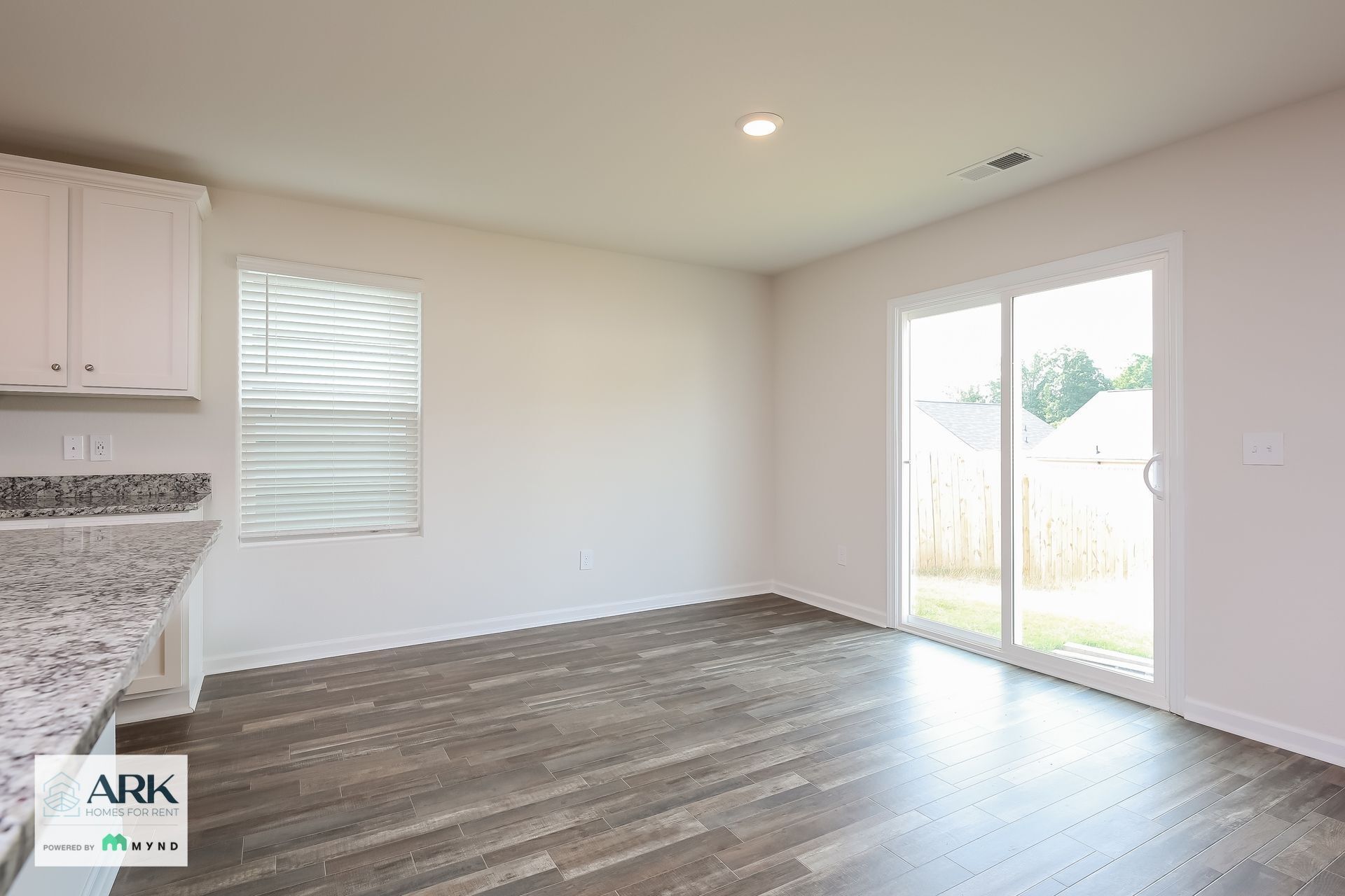 Building Photo - 2169 Southlea Dr
