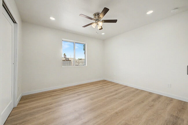 Building Photo - 3430 E Poinsettia Dr