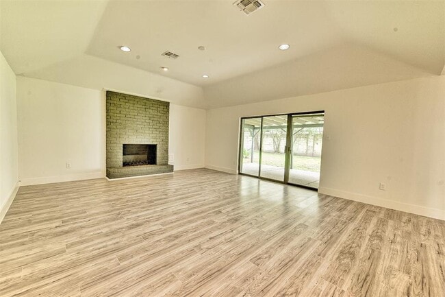 Building Photo - 15626 Whitewater Ln