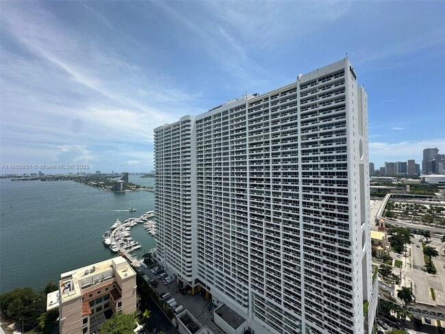 Building Photo - 1750 N Bayshore Dr