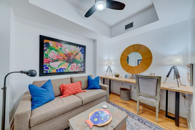 Building Photo - 521 Mandalay Ave