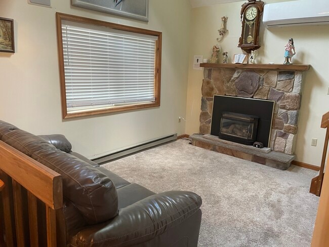 Building Photo - 255 Mountain View Dr