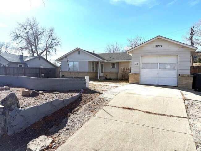 Building Photo - Adorable 3 bed/1.5 bath house with yard