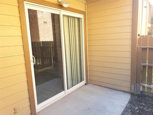 Building Photo - 16111 Aspenglen Dr