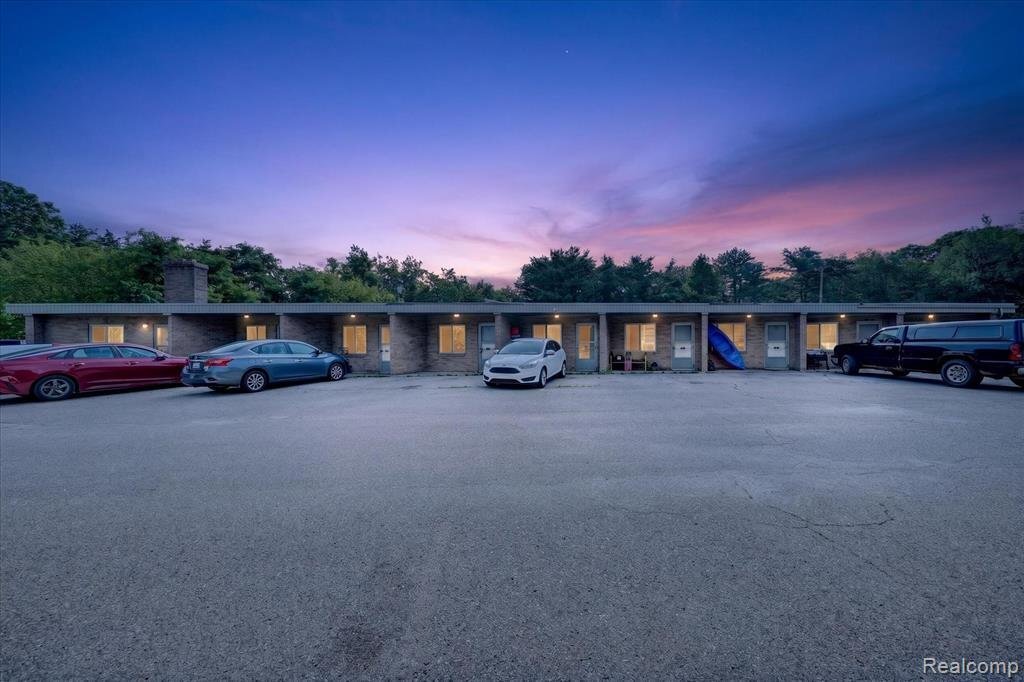 Building Photo - 16001 Dixie Hwy