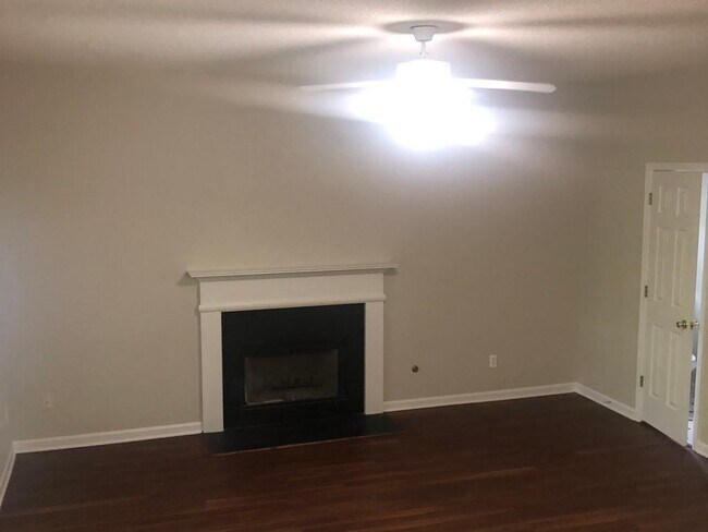 Building Photo - 2107 Creekview Trail