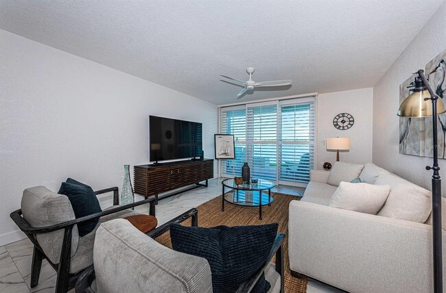 Building Photo - 6083 Bahia Del Mar Cir N