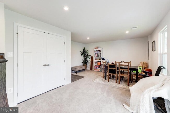 Building Photo - 105 Burkwood Ter