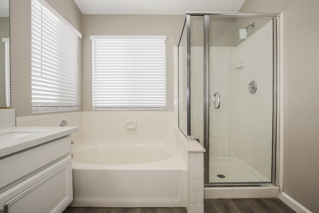 Building Photo - 1832 Fan Fare Dr