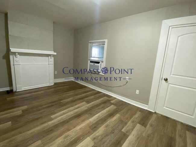 Building Photo - 218 E 7th St