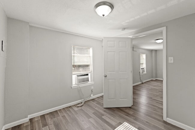 Building Photo - 523 Henke St