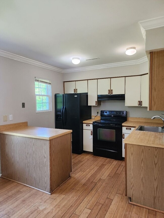 Building Photo - COMING SOON - TOWNHOUSE IN NEWARK/BEAR AREA