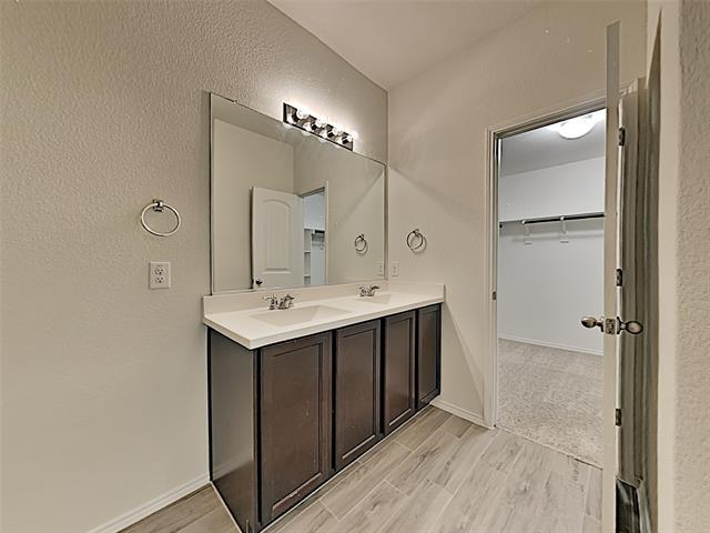 Building Photo - 6833 Woodlawn Dr