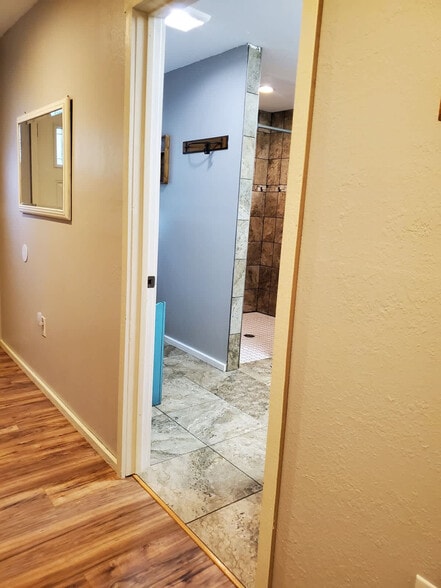 Building Photo - 6820 1/2 North Montana Avenue-SI ID1492821P