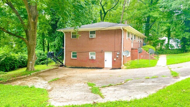 Building Photo - 2744 Miles Cir