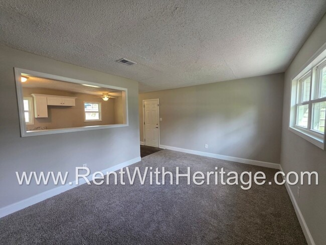 Building Photo - Awesome 3 bd/ 1.5 Bath Brick Ranch / No Steps / Totally Renovated / Great Location