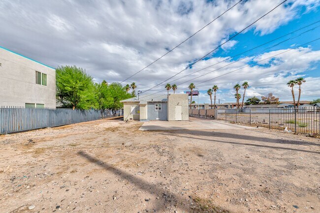 Building Photo - 339 N 10th St