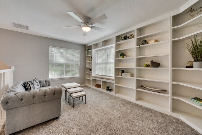 Building Photo - 4231 Crestedge Dr