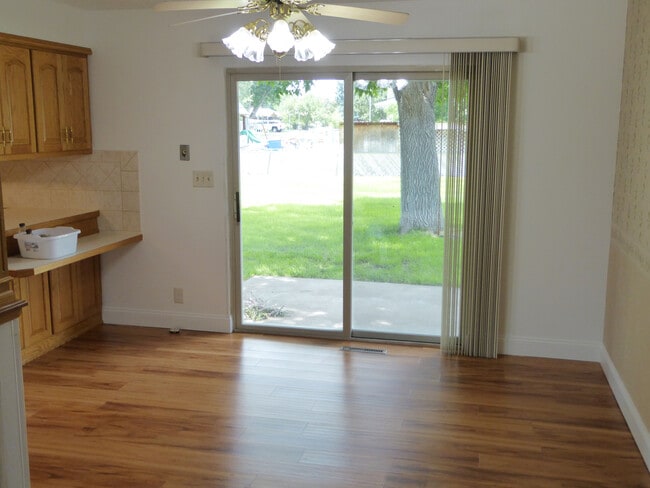 Building Photo - 813 Sherry Dr