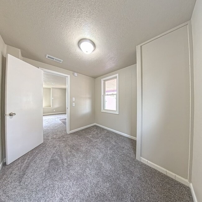 Building Photo - Newly updated 2 bedroom 1 bathroom home-Melcher