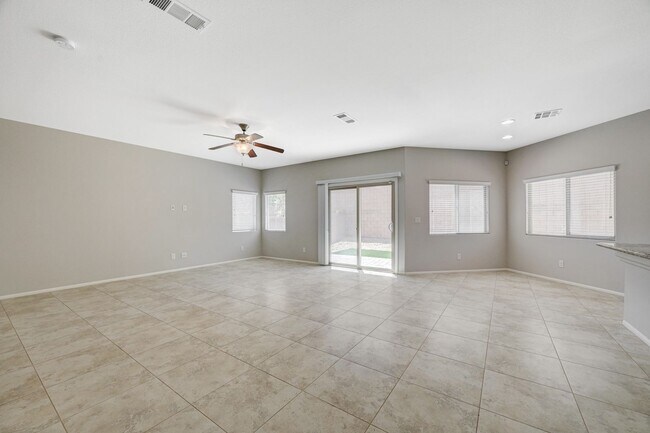 Building Photo - Beautiful DR Horton Home in Centennial Hil...