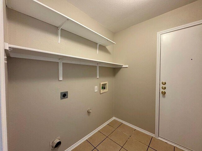 Building Photo - 126 Salado Dr