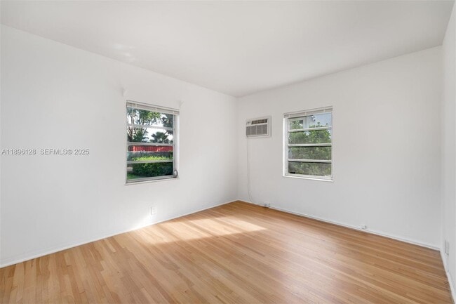 Building Photo - 520 W 51st Terrace