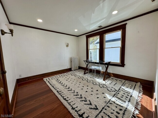 Building Photo - 12 Maple Ave