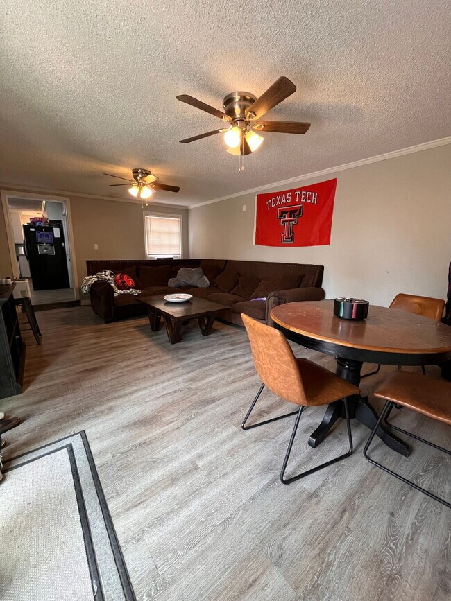 Building Photo - Spacious 4 Bedroom Home for Roommates in Tech Terrace - Pre-Leasing for Summer/Fall 2026