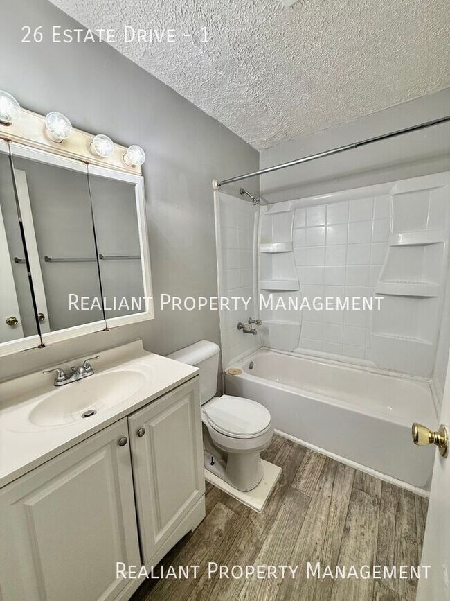 Building Photo - 26 Estate Dr