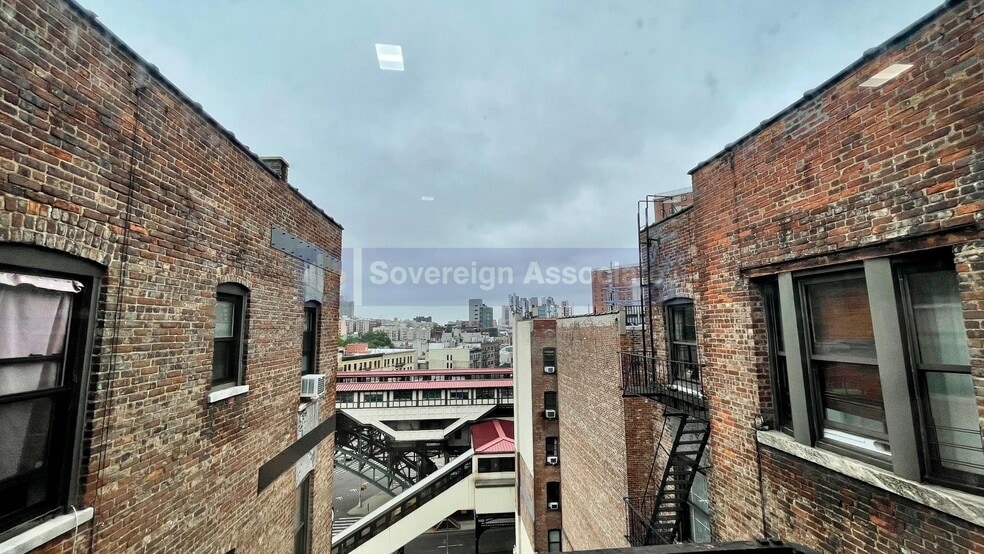 Building Photo - 45 Tiemann Pl
