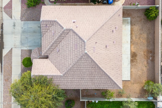 Building Photo - 2416 S 90th Glen