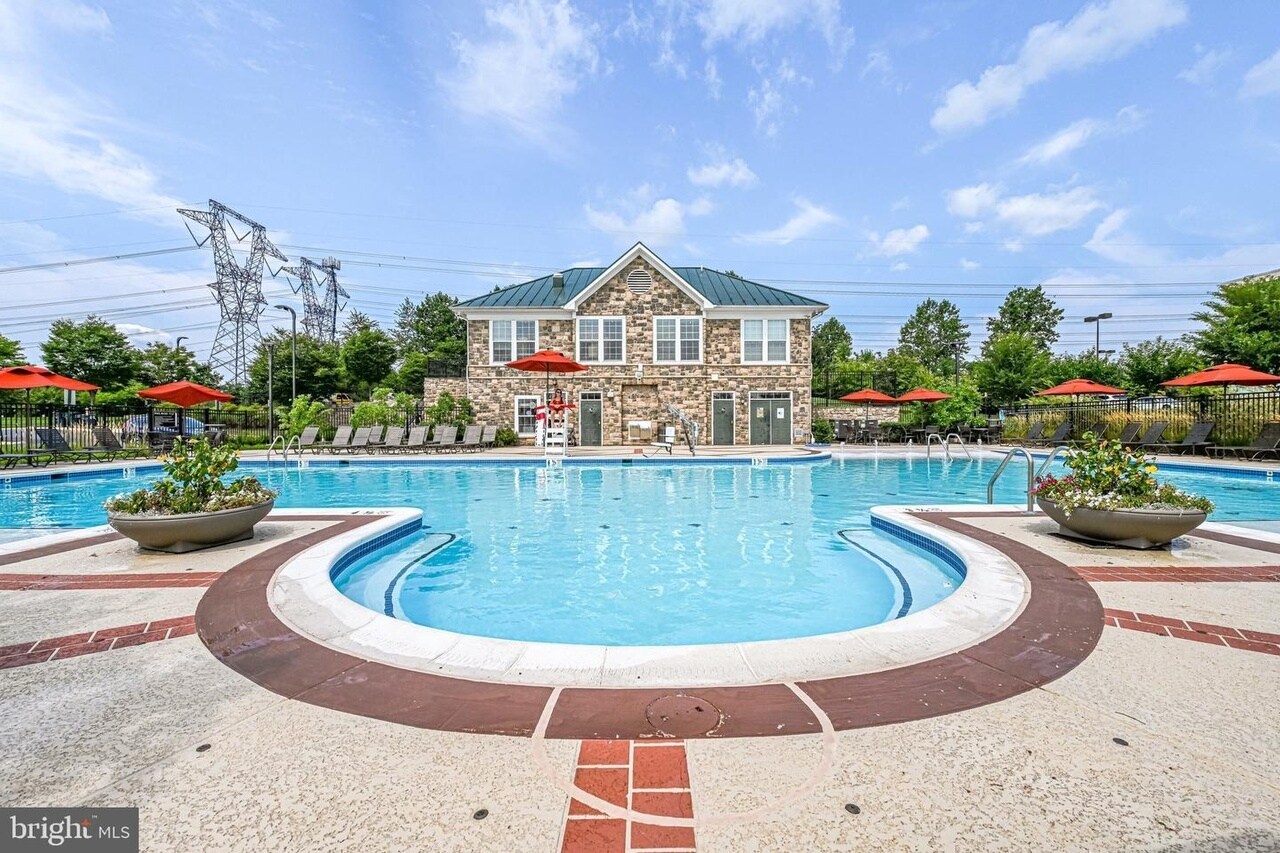 Building Photo - 24701 Byrne Meadow Sq