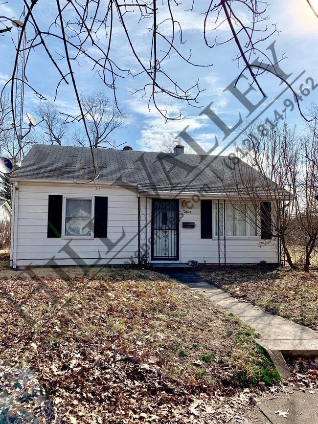 Building Photo - Two bedroom ranch - South