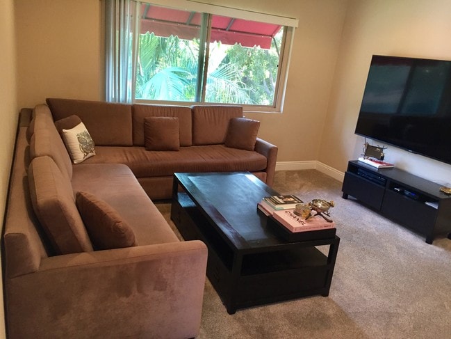 Living Room - 457 Oak St