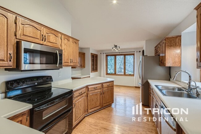 Building Photo - 739 Ashley Dr